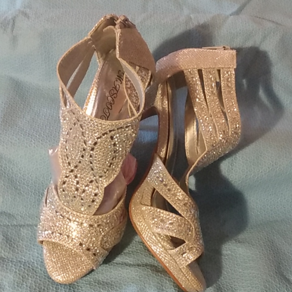 Women's "Mascots" Silver Sparkle Formal Heels, Size 5.5 US